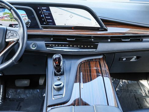 Used 2023 Cadillac Escalade Premium Luxury AWD/4WD image 13