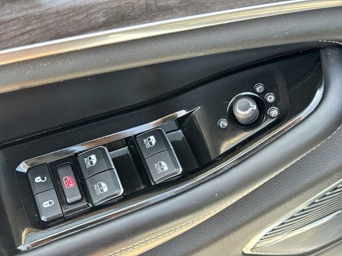 Used 2022 Jeep Grand Cherokee Overland AWD/4WD image 17
