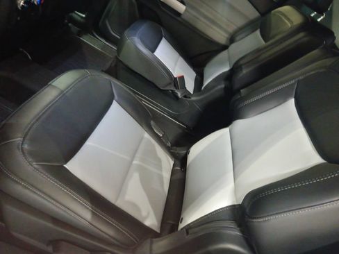 Used 2023 Ford Explorer XLT w/ Equipment Group 202A AWD/4WD image 7