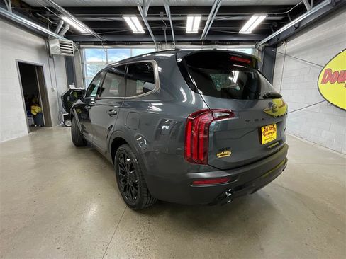 Used 2021 Kia Telluride EX w/ EX Premium Package image 3