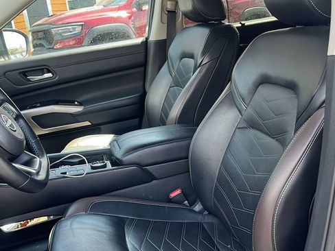 Used 2023 Nissan Pathfinder Platinum AWD/4WD image 10