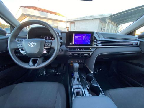 Used 2025 Toyota Camry LE image 33