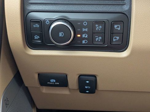 New 2026 Ford F250 Lariat w/ Black Appearance Package image 29