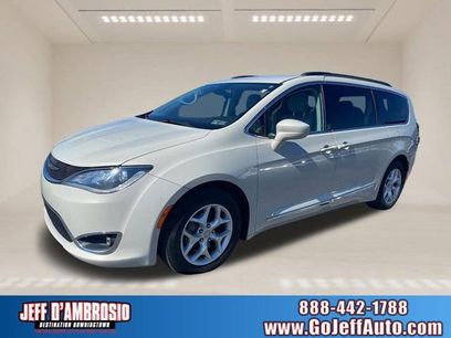 Used 2017 Chrysler Pacifica Touring-L w/ Tire & Wheel Group