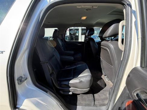 Used 2013 GMC Yukon SLT w/ SLT-2 Equipment Package image 28