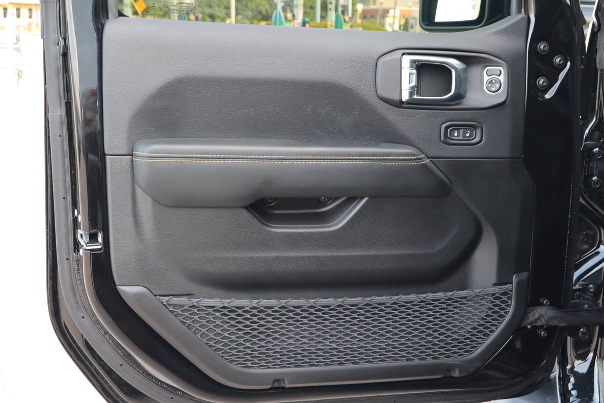 Used 2025 Jeep Gladiator Sport AWD/4WD image 17