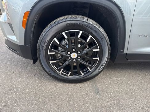 Used 2025 Chevrolet Traverse LT w/ Sun and Wheel Package image 27