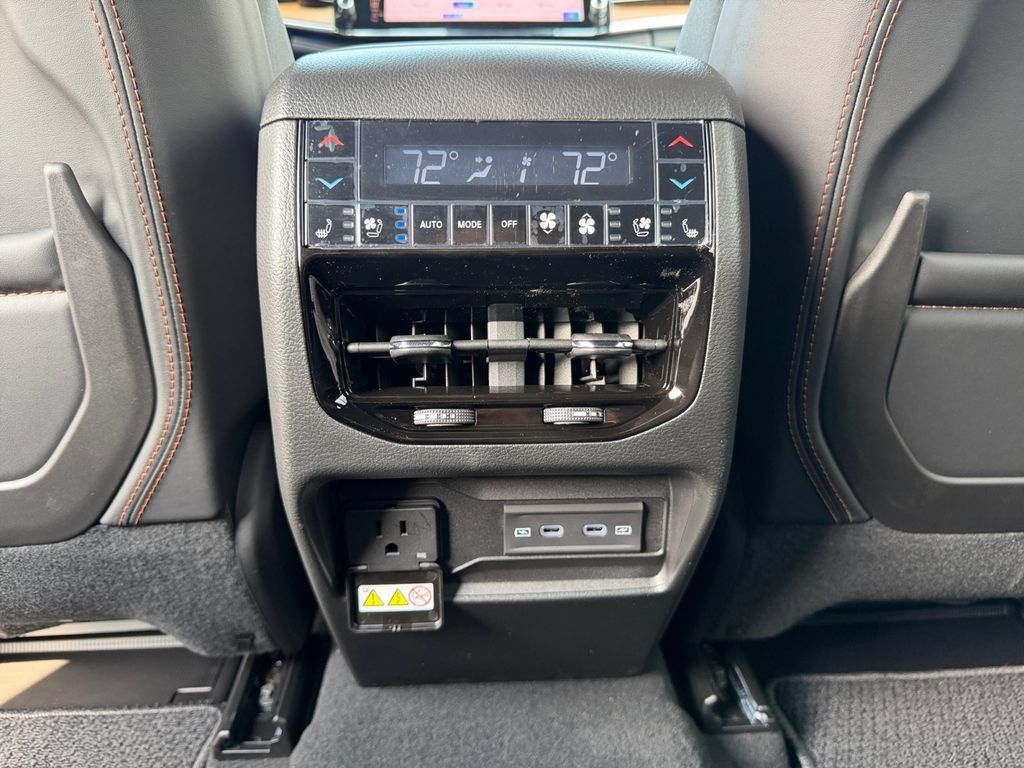 New 2026 Jeep Grand Cherokee Summit w/ Obsidian Package AWD/4WD image 18