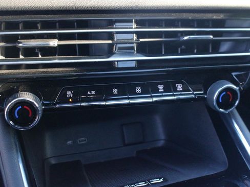 Used 2024 Chevrolet Traverse RS w/ LPO, Floor Liner Package image 28