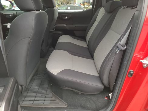 Used 2022 Toyota Tacoma TRD Off-Road w/ Technology Package image 21