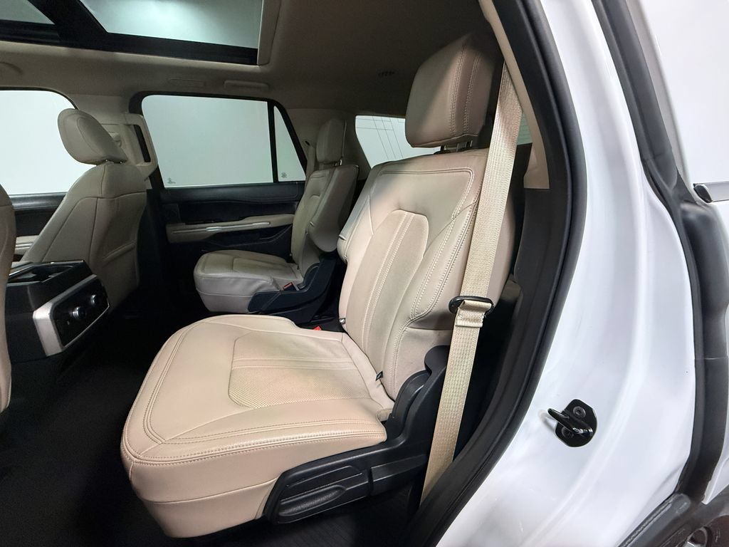 Used 2024 Ford Expedition Limited AWD/4WD image 8