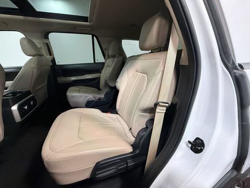 Used 2024 Ford Expedition Limited AWD/4WD image 8