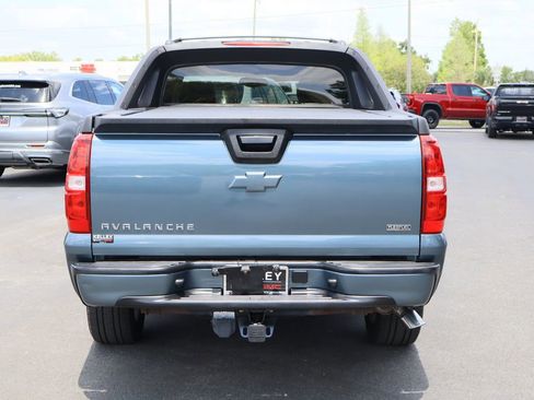 Used 2011 Chevrolet Avalanche LS image 6