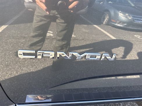 Used 2015 GMC Canyon SLT image 12