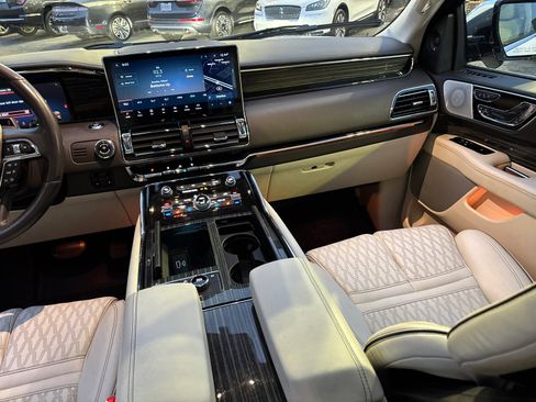 Certified 2023 Lincoln Navigator Black Label image 31