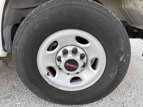 Used 2024 GMC Savana 2500 RWD 2500 135 w/ Driver Convenience Package image 28