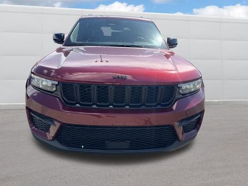 Used 2023 Jeep Grand Cherokee Altitude AWD/4WD image 13