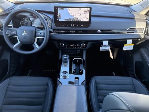 New 2026 Mitsubishi Outlander SE image 20