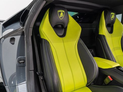 Used 2017 Lamborghini Huracan LP 610-4 AWD/4WD image 35