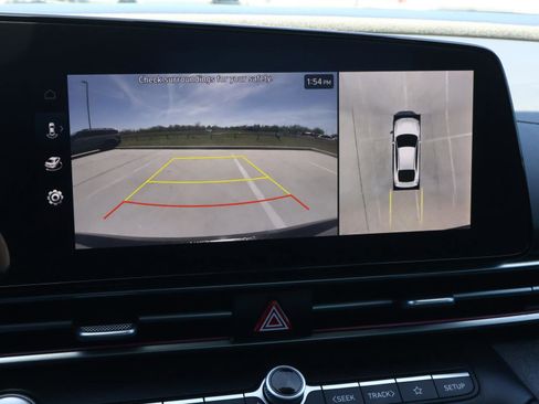 Certified 2024 Hyundai Elantra Limited image 29