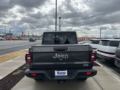 Used 2022 Jeep Gladiator Overland w/ Popular Equipment Package image 5