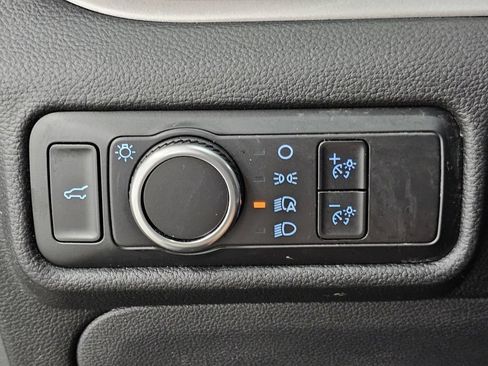 Used 2023 Ford Explorer XLT AWD/4WD image 31
