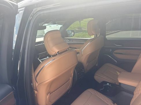 Used 2024 Jeep Grand Cherokee L Summit w/ High Altitude Package AWD/4WD image 14