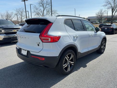 Certified 2024 Volvo XC40 B5 Core image 9