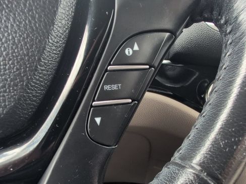 Used 2017 Honda Pilot Touring image 19