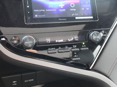 Used 2018 Toyota Camry XLE image 24