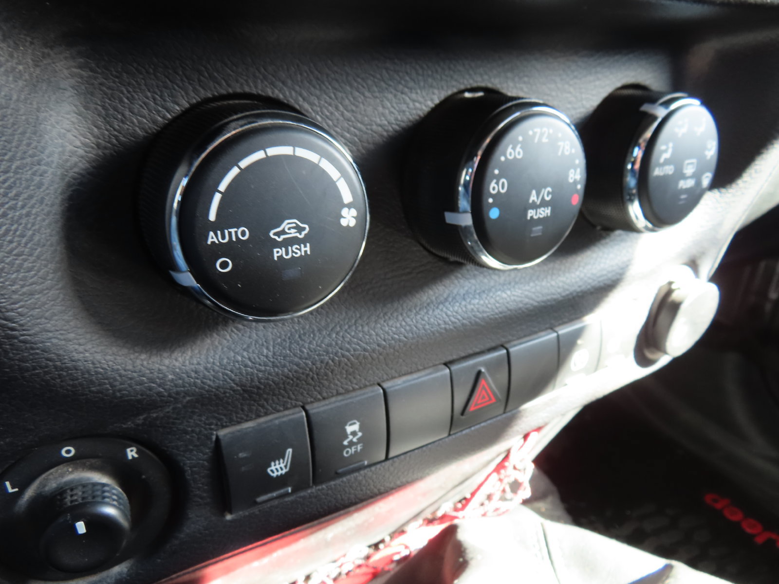 Used 2018 Jeep Wrangler Unlimited Rubicon AWD/4WD image 17