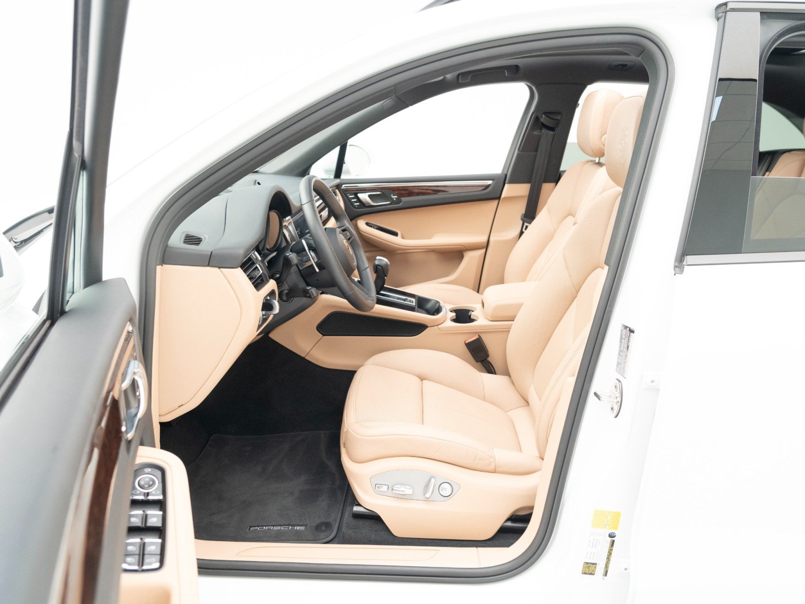 Certified 2023 Porsche Macan S AWD/4WD image 17