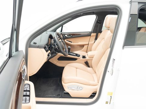 Certified 2023 Porsche Macan S AWD/4WD image 17