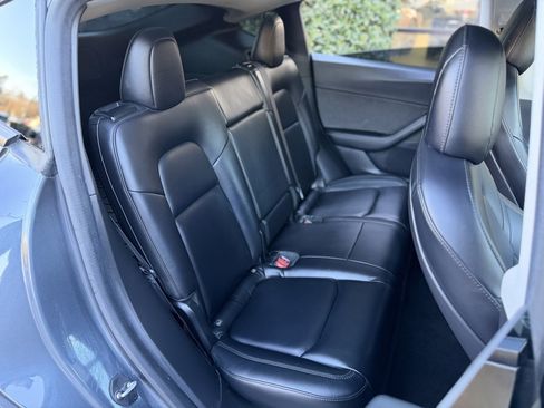 Used 2020 Tesla Model Y Long Range image 39