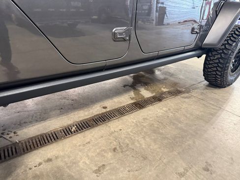 Used 2021 Jeep Gladiator Sport image 7