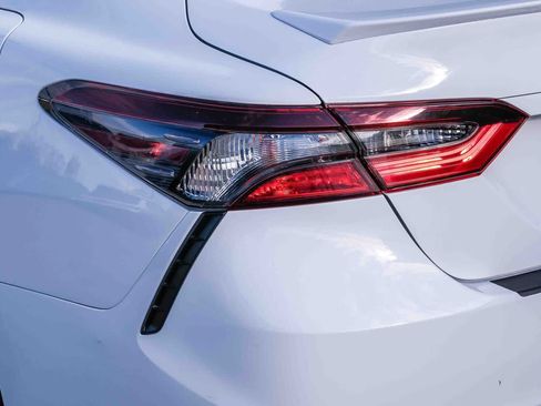 Used 2023 Toyota Camry SE w/ Convenience Package FWD image 7