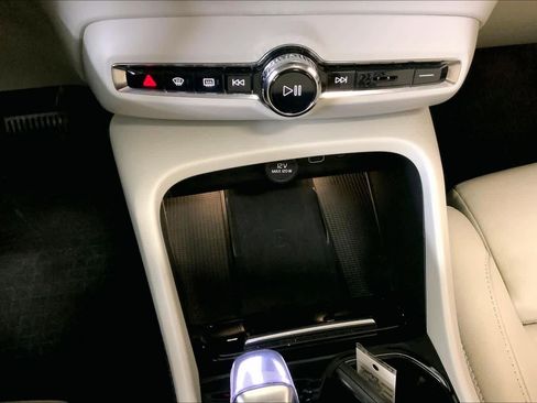Used 2023 Volvo XC40 B5 Ultimate w/ Protection Package Premier image 35