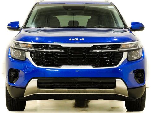 Used 2025 Kia Seltos S image 2