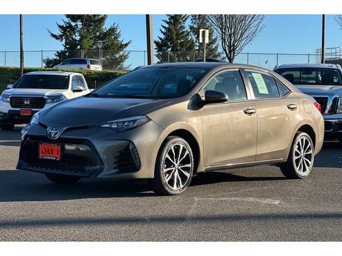 Used 2017 Toyota Corolla SE w/ Carpet Mat Package (TMS) image 10