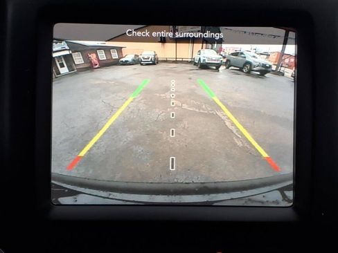 Used 2021 Jeep Cherokee Latitude Lux w/ Comfort/Convenience Group AWD/4WD image 18