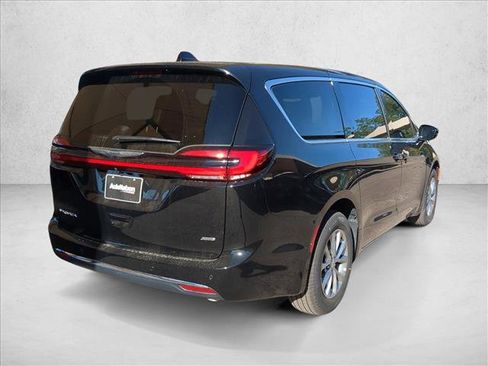 New 2026 Chrysler Pacifica Select AWD/4WD image 2
