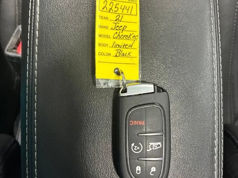 Used 2021 Jeep Cherokee Limited AWD/4WD image 20