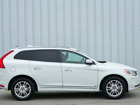 Used 2016 Volvo XC60 T5 Premier w/ Proximity Package image 47
