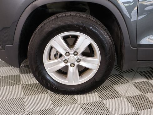 Used 2019 Chevrolet Trax LS AWD/4WD image 16