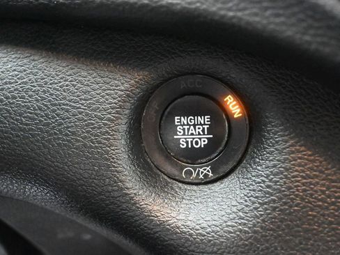 Used 2019 Jeep Cherokee Limited image 13