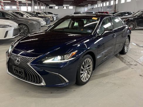 Used 2019 Lexus ES 350 Luxury w/ Accessory Package 2 image 2