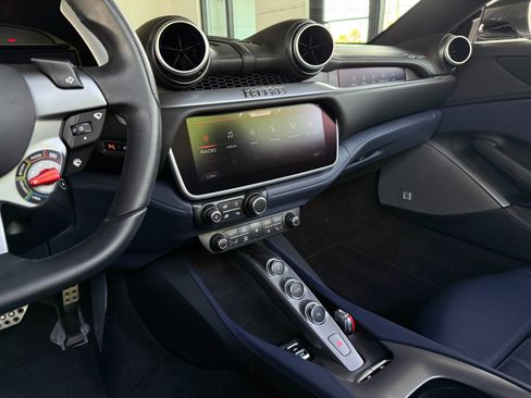 Used 2022 Ferrari Portofino M RWD image 32
