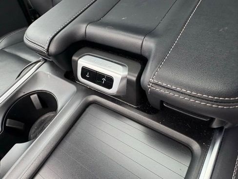 Used 2025 Ford Expedition Platinum image 38