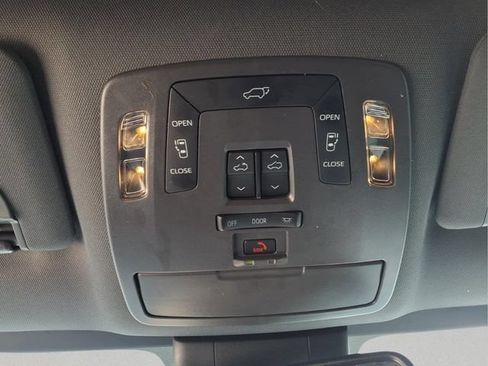 Used 2023 Toyota Sienna XSE FWD image 20