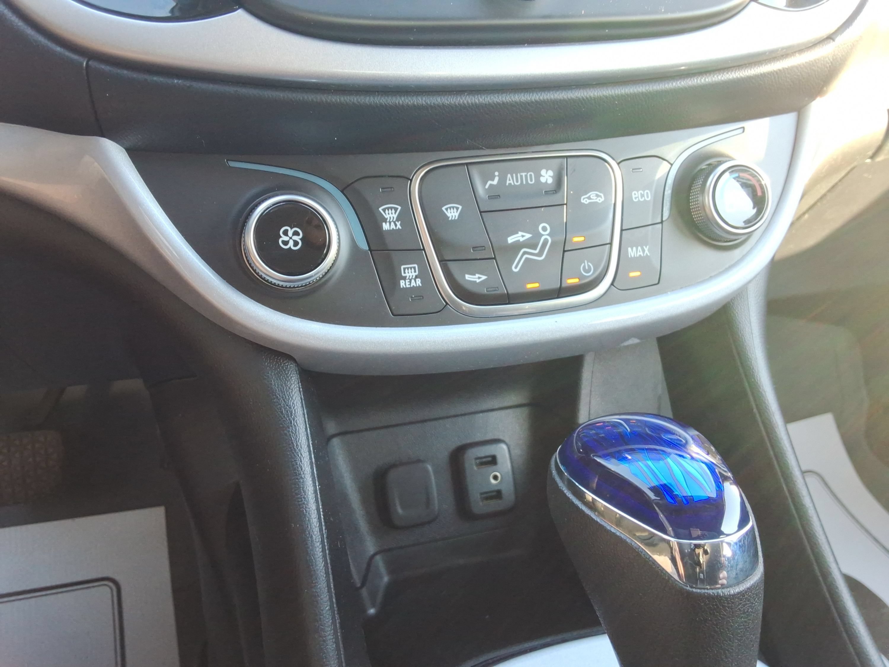 Used 2018 Chevrolet Volt LT FWD image 29